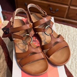 SOUL Naturalizer Women's Tan Slingback Sandals with Ring Detail